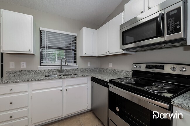 Building Photo - 401 Long Dr