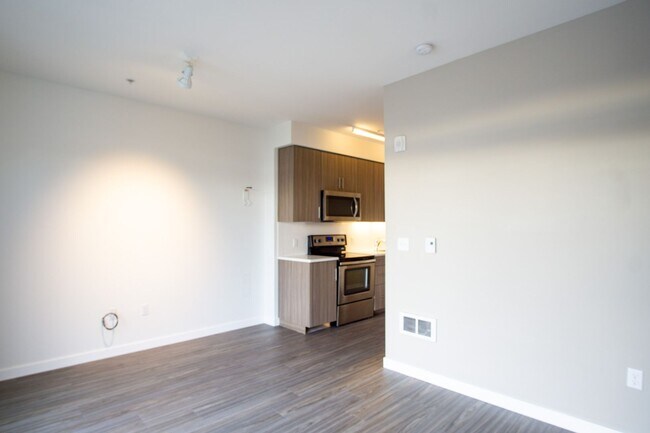 Foto del edificio - Modern + Chic Top Floor Studio Ready Early...