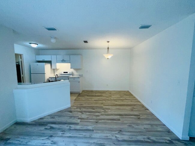 Building Photo - 308 S 14th St