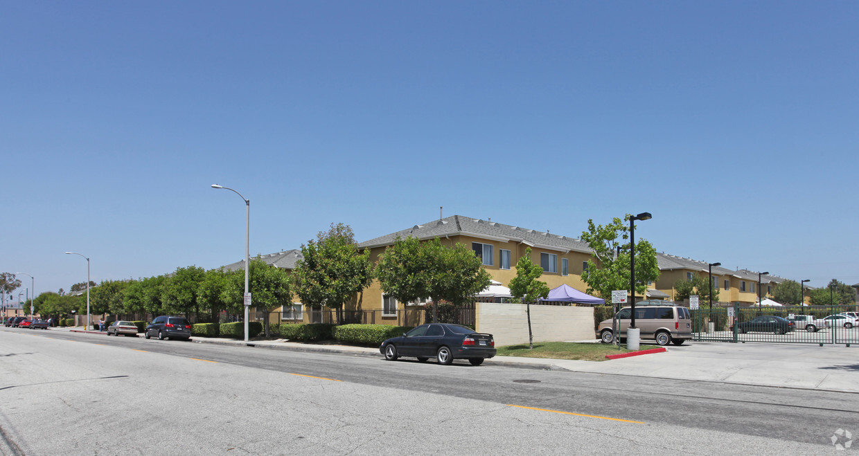 Primary Photo - Sunshine Terrace Apartments