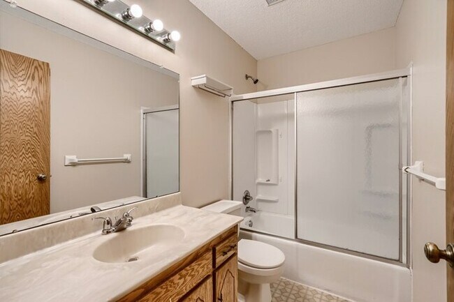 Foto del edificio - 1416 Granada Road North, Oakdale, MN, 55128