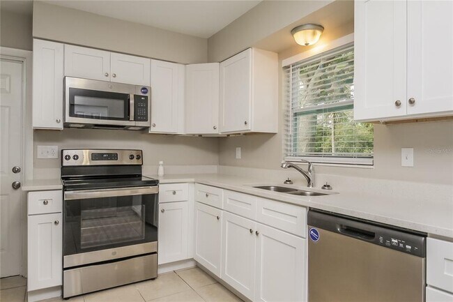 Foto del edificio - 5312 Wren St