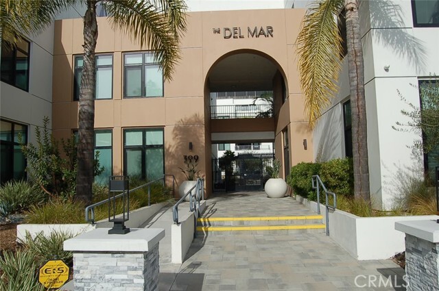 Foto del edificio - 399 E Del Mar Blvd