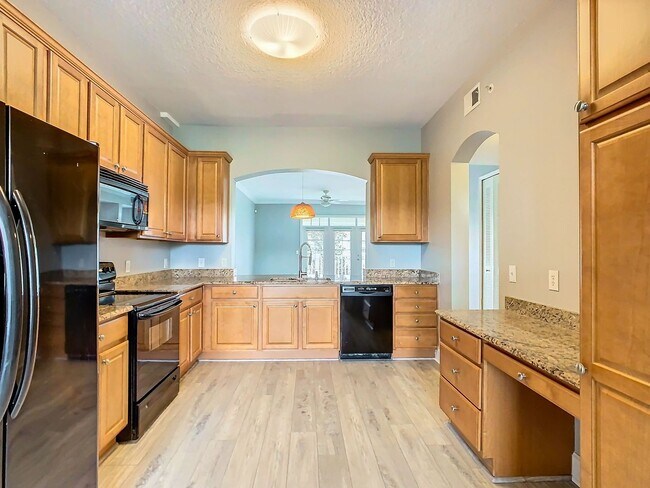 Foto del edificio - TOP Floor Artisan Park Condo in Celebratio...