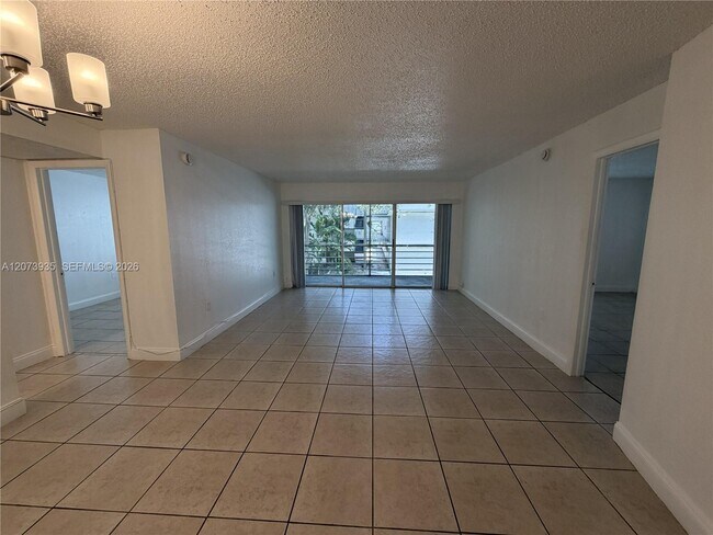 Foto del edificio - 4205 N University Dr