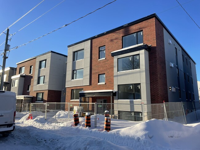 Building Photo - 118 Russell Ave