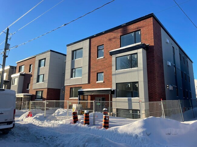 Photo du bâtiment - 118 Russell Ave