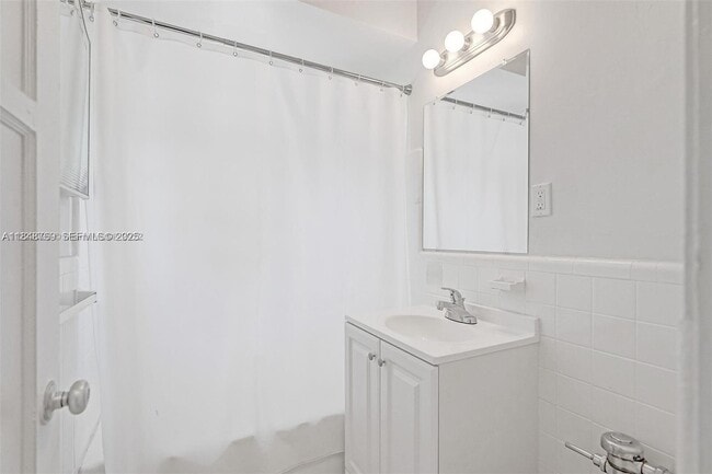 Building Photo - 6860 Abbott Ave