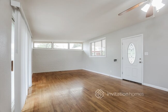 Foto del edificio - 8700 Galen Ct