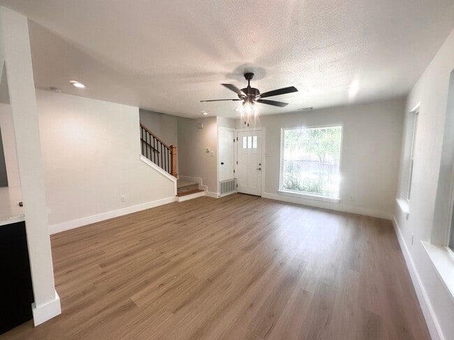 Foto del edificio - 1103 E Austin Ave