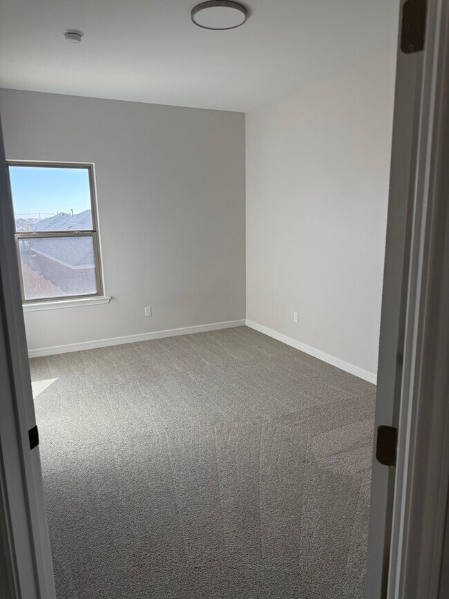 Building Photo - 8608 La Jolla Dr