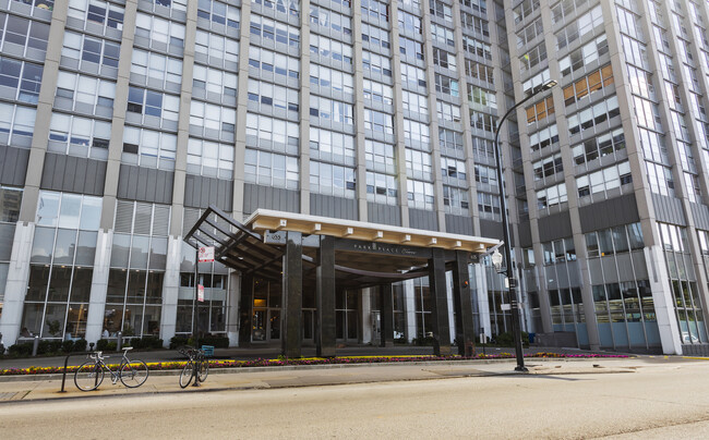 Foto del edificio - 655 W Irving Park Rd