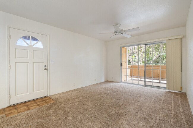 Building Photo - 393 Mananai Pl