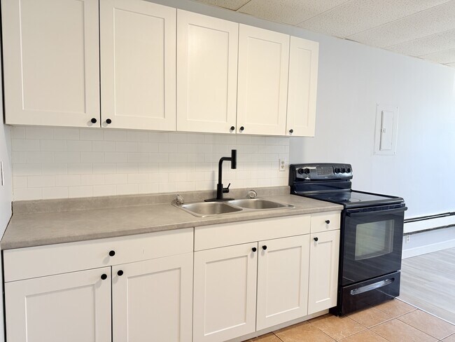 Building Photo - 581 Pierre Ave
