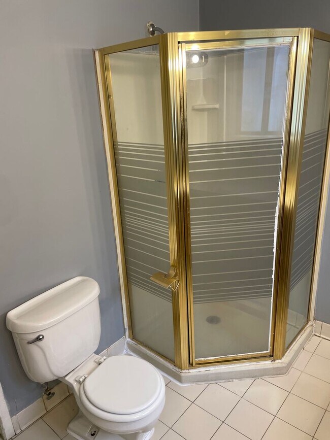 Building Photo - 3 Bedroom Home In Farmington Hills