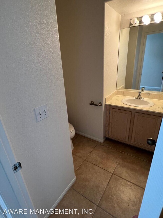 Building Photo - 3 br, 2.5 bath House - 954 LORING ST #2