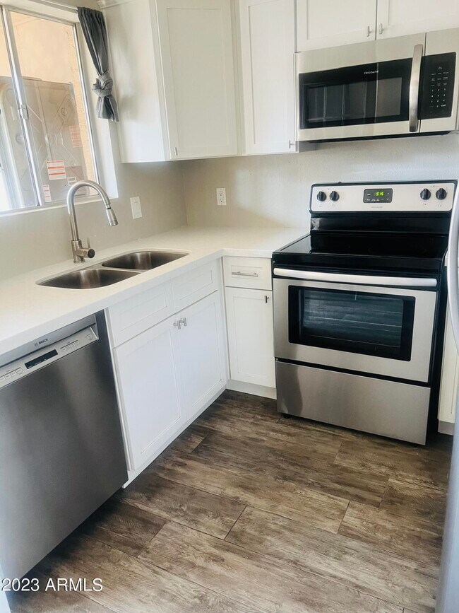 Foto del edificio - 4430 N 28th St