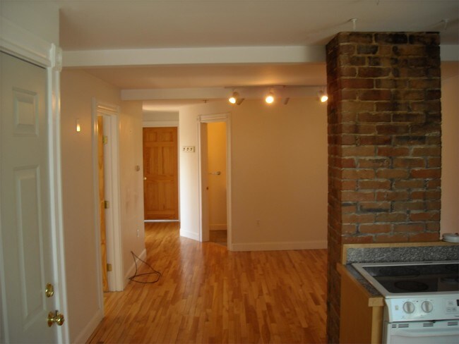 Foto del edificio - 299 Brackett St