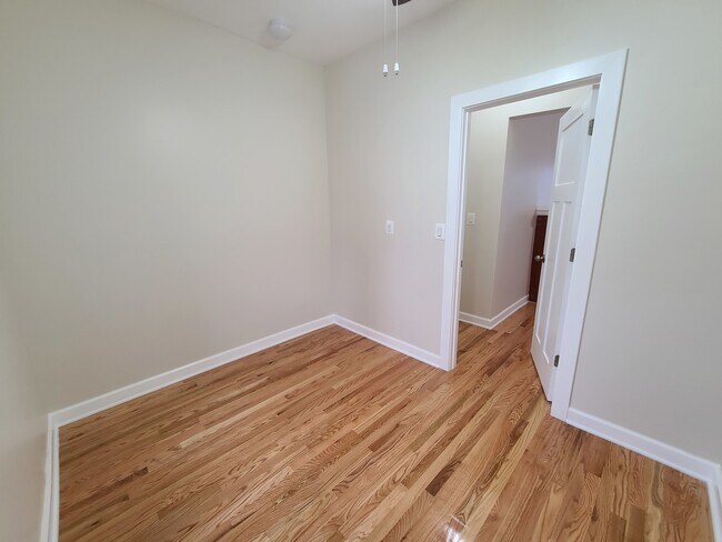 Building Photo - 4210 N Pulaski Rd