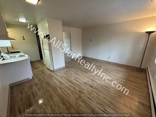 Building Photo - 433 E Dowling #5 -Remodeled unit