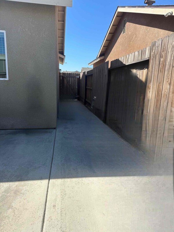 Building Photo - 688 Willow Oak Ave