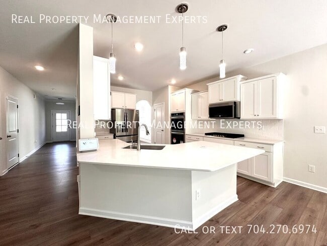 Building Photo - 146 Dogwood Grv Pl