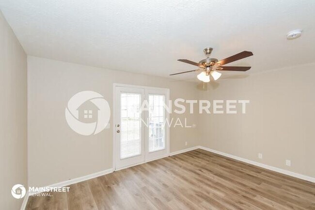 Foto del edificio - 8016 Logan Dr, La Vergne, TN 37086