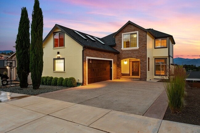 Building Photo - 4334 Vineyard Terrace