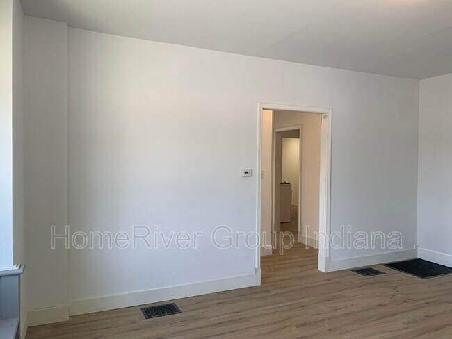 Building Photo - 229 W 38th St