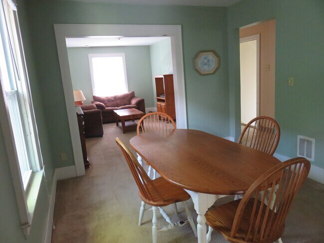 Dinng rm - 213 Greenwood Pl