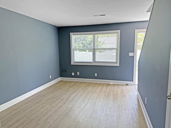 Building Photo - 1432 Ardmore Dr