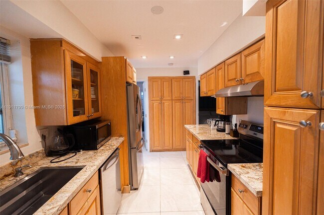 Foto del edificio - 220 Buttonwood Dr