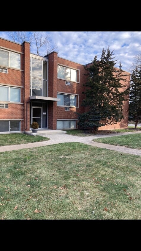 Primary Photo - Carrollton Manor Apartments