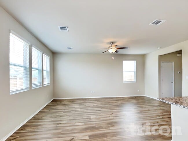 Building Photo - 5002 Saddle Clb Dr