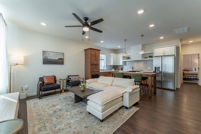 Building Photo - Owen Silos