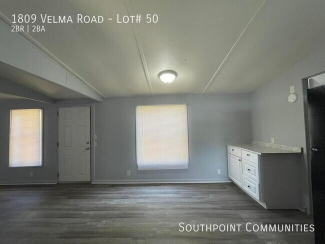 Building Photo - 1809 Velma Rd