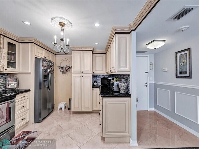 Building Photo - 4020 Galt Ocean Dr