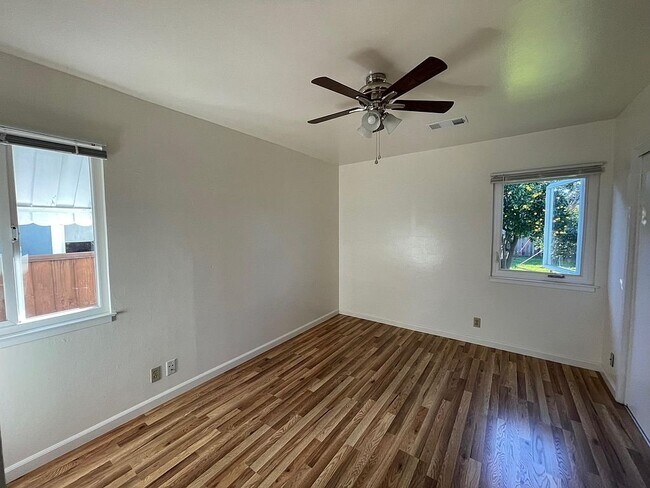 Foto del edificio - 16057 Mills Ave