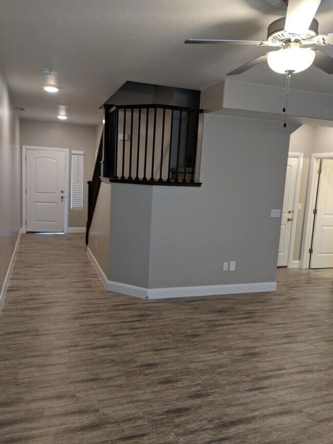 Foto del edificio - Beautiful Blackhawk Townhome