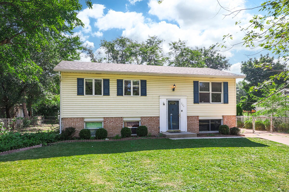 Primary Photo - 224 Monterey Dr