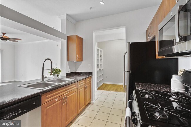 Building Photo - 12925 Centre Park Cir