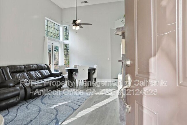 Building Photo - 5336 Sandrose Ct