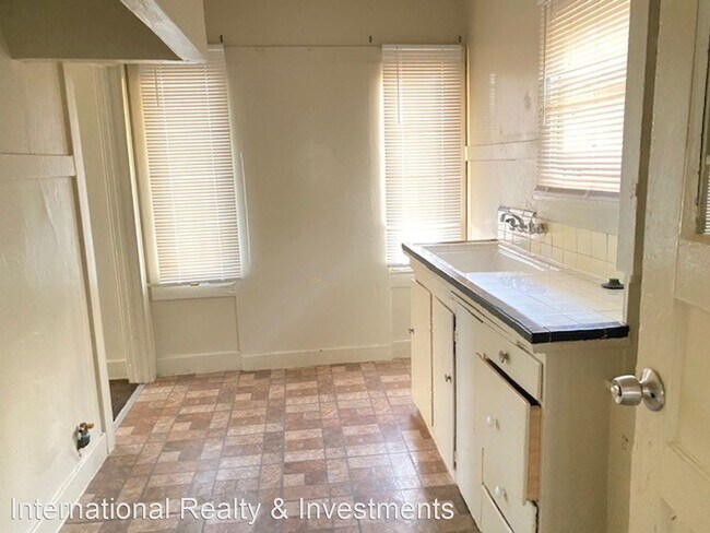 Building Photo - 1 br, 1 bath House - 1868 W. 52nd St