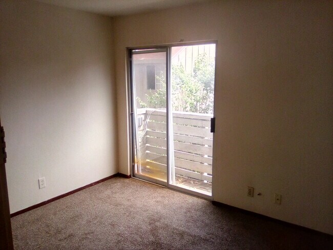 Foto del edificio - 103 Crolls Garden Ct