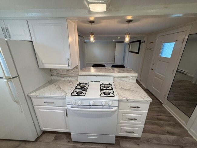 Building Photo - 202 S Catherine St