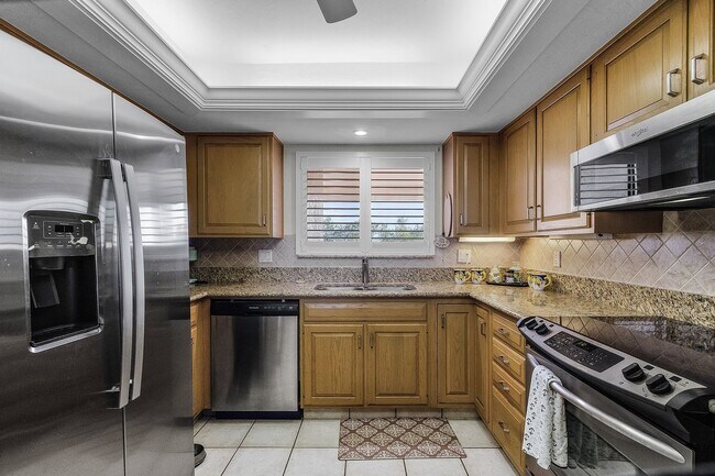 Building Photo - THE LANDINGS:  2 BR gorgeous condo with co...