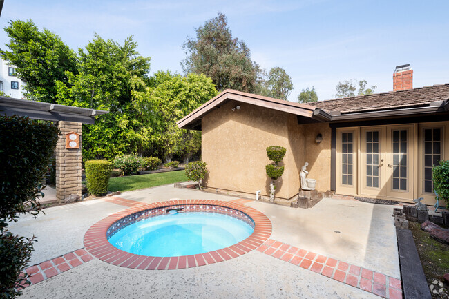 Building Photo - 1557 E Puente St