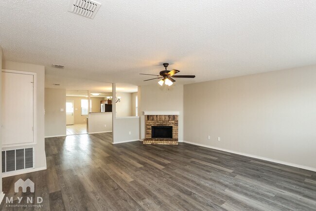 Foto del edificio - 1431 Windy Meadows Dr