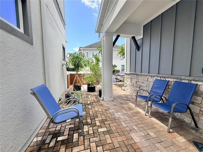 Building Photo - 660 Rosewood Way