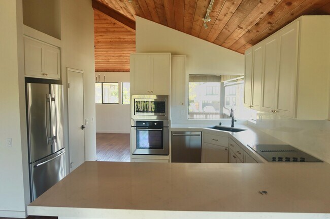 Building Photo - 2032 Cordero Rd